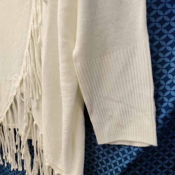 BIRCH NY - Womens solid creme sweater with scoop neck and fringe. NWT. Size - 1X - Picture 5 of 7